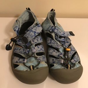 Keen Blue Floral Strap Size 5